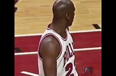 Michael Jordan’s billion dollar hands, he grabs the ball with one hand palm catch!