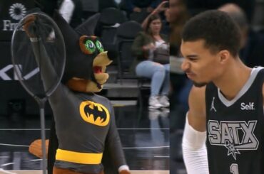 Spurs mascot caught a bat flying around mid game and Wemby was disgusted 🤣