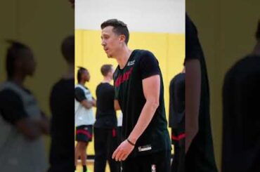 Duncan working with Wayne Ellington and Chris Quinn after practice | Miami Heat