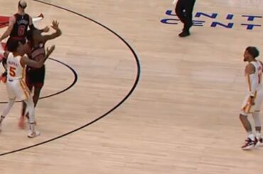 Dejounte Murray gets heated at Trae Young after costly sequence vs Bulls 😳