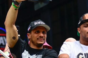 Joe Mazzulla Jumps Off Duck Boat and HIGH FIVES Celtics Fans