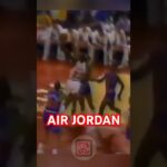 MICHAEL JORDAN Lefty Slam Dunk vs Cleveland Cavaliers😱😳 #michaeljordan #nba #shorts