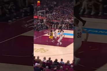 🎥⚽ The Pacers lock up on defense then get the easy layup #shorts #NBA