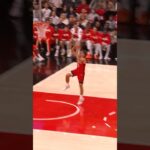 In ONE minute, Reed made a 3, a putback, got a steal & a dunk 🤯