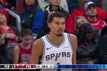 Wemby TAKES OVER LATE In Chicago! | November 10, 2025