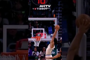 Jericho Sims CAN JUMP OUT OF THE GYM 😳🔥