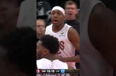 🤯 DON NO LOOK TO Q FOR THE TRIPLE! #donovanmitchell #cavs #clevelandcavaliers