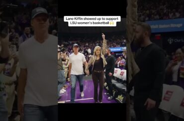 Lane Kiffin at the LSU women's basketball game Thursday night 👀 (via @lsuwbkb/TT)