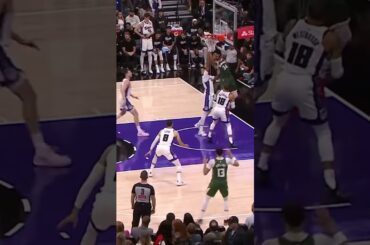 “Giannis Is Too Strong Down Low.”  (Milwaukee Bucks vs Sacramento Kings)