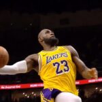 LeBron James windmill dunk vs Pelicans even had Pels fans going crazy 😂