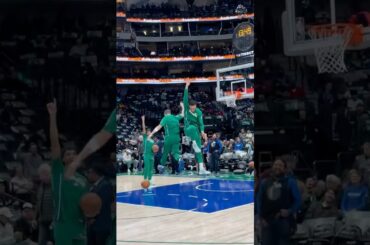 OH CAPTAIN OUR CAPTAIN! FOUR OF 'EM!! 🫡🫡🫡 #klaythompson #dallasmavericks #nba