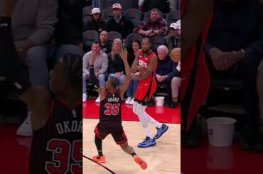 8 STRAIGHT points from Jabari in the 4th 👏 #rockets