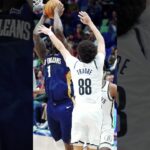 Zion Williamson Fast Break Behind-the-Back Dunk!