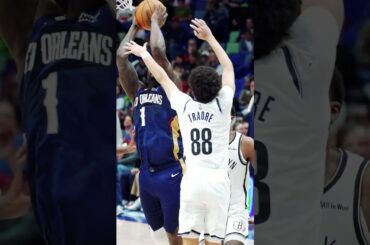 Zion Williamson Fast Break Behind-the-Back Dunk!