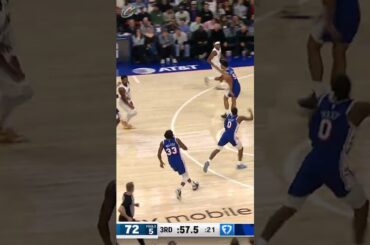 👀 This no-look dime from Spida! #LetEmKnow #Cavs #DonovanMitchell #NBA #Shorts