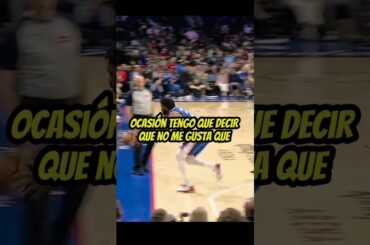 Joel Embiid Se Tira Hacia El Publico Para Salvar La Bola!