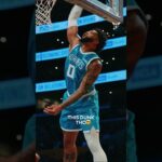 miles throws it DOWNNN #dunk #lameloball #milesbridges #highlight