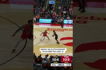 Tyrese Maxey extends the lead for the 76ers with 20 seconds remaining ⏰