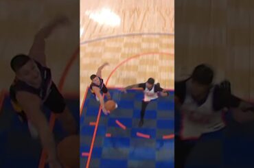 GRAYSON WITH THE TOUCH PASS OFF THE GLASS TO MARK 🤯 #shorts | Phoenix Suns