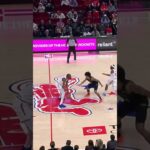 That's a new career-high 7️⃣ three-pointers for Jabari! 🙌 #rockets