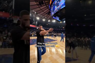 Safe to say he likes his new celly 🫢🫳 #dallasmavericks #klaythompson #nba