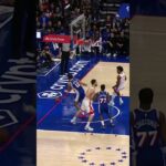 Reed's back at it from deep 🏹 #rockets