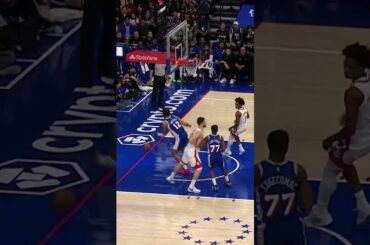 Reed's back at it from deep 🏹 #rockets