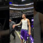 💜 Keyonte showing love to a young fan ✍️