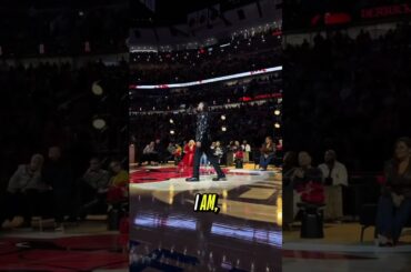 D Rose leads the packed crowd in the mantra he said before every game, ever since he was a kid 🌹