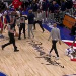 Ron Holland II EJECTED after shoving Keon Ellis in Kings vs. Pistons 👀 | NBA on ESPN