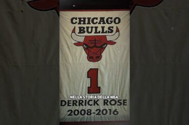 I Chicago Bulls hanno ritirato la maglia di Derrick Rose!
