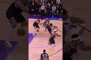 no-look defense is crazy 😳