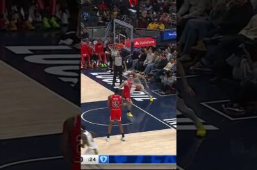 Jay Huff Down the Lane for the REVERSE Slam 💥