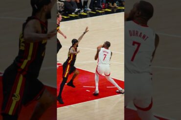 KD pulled moves out the 💼 for another 30-piece against the Hawks! #rockets