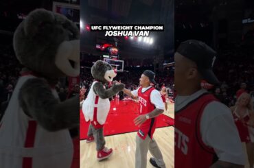 Joshua Van in the building! 🤘 #rockets