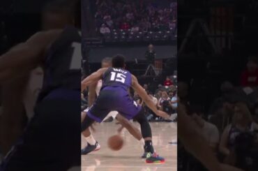 Kawhi scores through 3 defenders 🦾