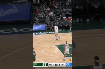 Easy Swat for Jay Huff 😮‍💨