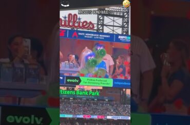 Mascots gone wild？#AllStarMoment #chicagobulls #NBAAllStar#mascot #funny