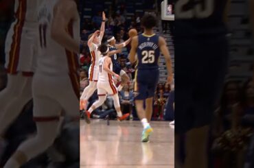 Jeremiah Fears wheels to the rim to beat the buzzer #pelicans #heat #highlights