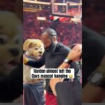 Harden turned back for Moondog 😂 (via @NBA)