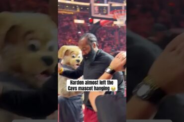 Harden turned back for Moondog 😂 (via @NBA)