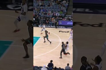 half-court lob 🂡 alley-oop jam