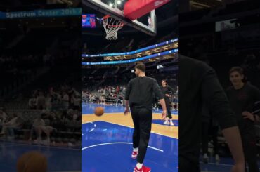 Spontaneous pregame dunk contest? Why not 🤷 #rockets