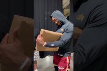 🥹🎁 Special delivery for Don! @Jif@JifBrandvs #nba #donovanmitchell