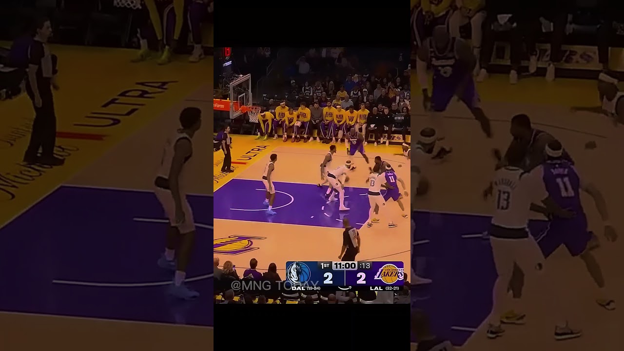 LeBron Makes HISTORY vs Mavs! 👑 #NBA #Basketball #shorts #usanews