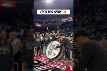 Isso aqui tá virando tradição em San Antonio! 🔥 #nba #basquete #shorts