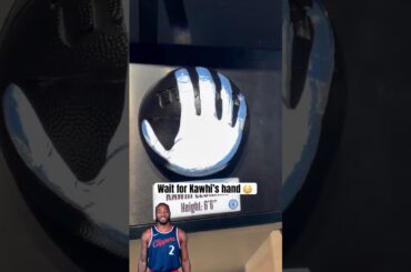 Kawhi’s hand compared to everyone else 😭 (via kya0ki/IG)