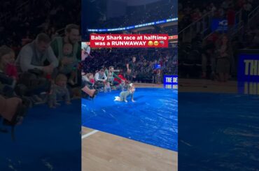 Got a real Michael Phelps out here 🏊‍♂️💨 #nba #hawks #wholesome  #babyshark @georgiaaquarium