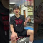 Yang Hansen reacts to his custom Portland Trail Blazers glass!