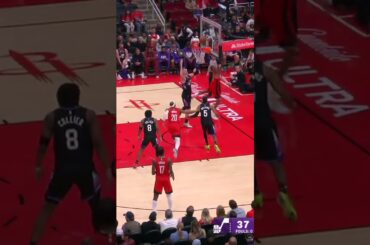 Bari's workin' both sides of the floor 🫡 #rockets